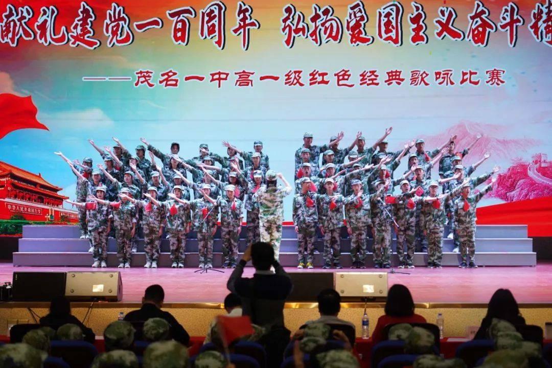 夏日时尚的爱丽